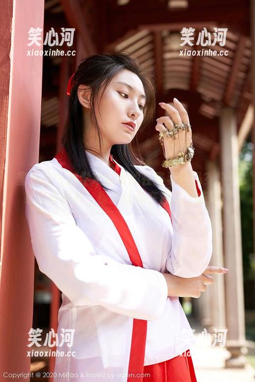 蜜桃社 - 想学木奈奈的在家姿势吗？快下载这些图片，保证让你在沙发上成精！