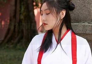 蜜桃社 - 无鞋日常？韵莉娜VANILLA的裸足定制写真，质朴又富有故事感