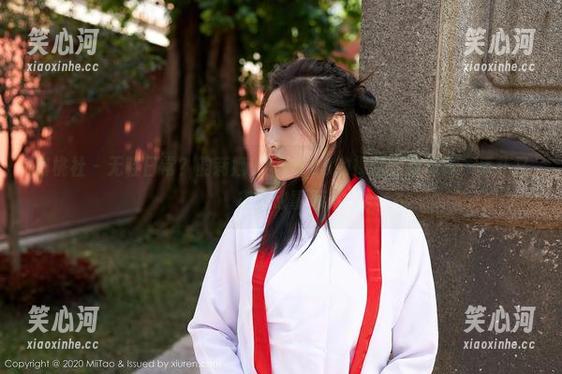 蜜桃社-韵莉娜VANILLA 蜜桃社 - 无鞋日常?韵莉娜VANILLA的裸足定制写真,质朴又富有故事感