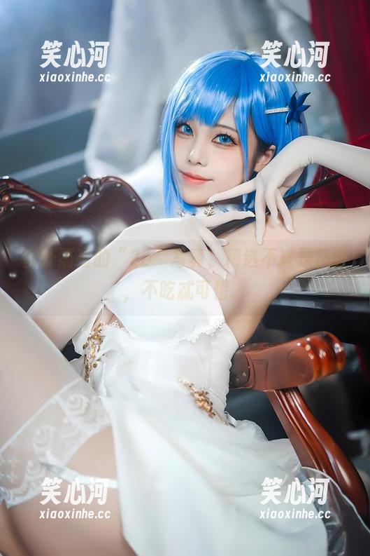 蜜汁猫裘的“2b”写真，精选不过是杯面，不吃忒可惜。