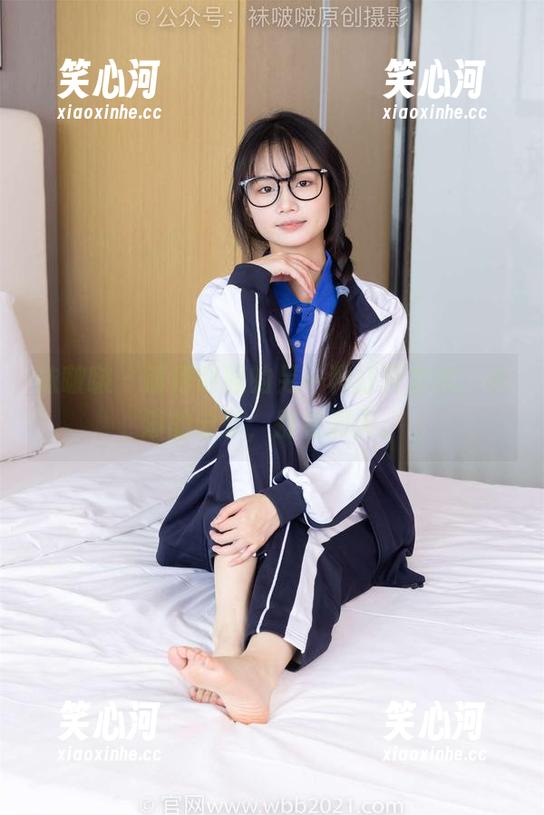 袜啵啵-小淳 袜啵啵 - 银行制服的另一种打开方式,小淳的分享,别有洞天。