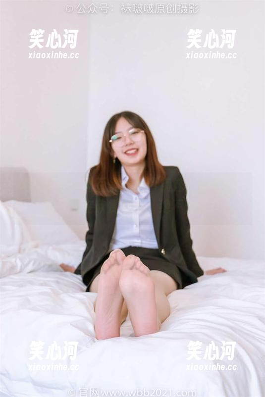 袜啵啵 - 小甜豆黑丝照片精选：我发誓，我只是在欣赏艺术，绝不走神！