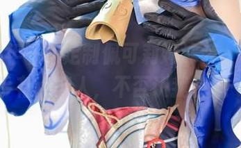 看里见年一的定制佩可莉姆泳装，作品似乎有点撩人，不否认我在想…
