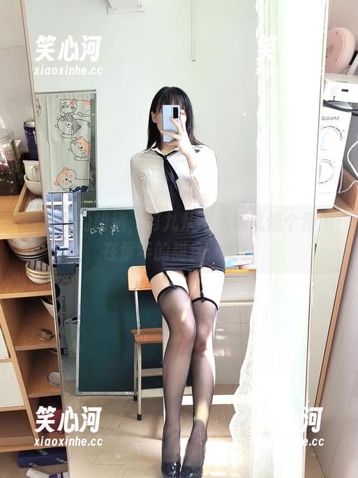 图片里的胡桃，阿九从不咕咕就像个漫游在童年的甜食仙境。
