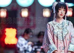 阿包也是兔娘的红裙子！资源一级飘逸，太想把它变成自己的裙子了！
