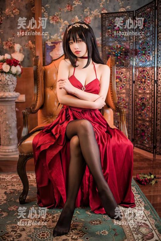 小奶牛版本的雯妹不讲道理：私拍套图，丢掉牛皮纸，换上花裙子噜