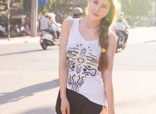 青豆客 - 无法抗拒的夏日美景：魏扭扭的私拍图包。