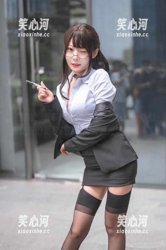 香草喵露露 特别版:香草喵露露全套小露乱撞,瑜伽服让我们更有活力屁股突然出现在镜头里
