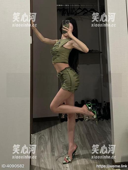 微密圈 - 下载狂欢：在黎允熙baby的黑白画卷中迷失